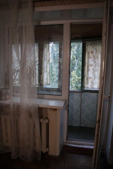 I will sell an apartment in the city center at 141 Sobornom Avenue (I