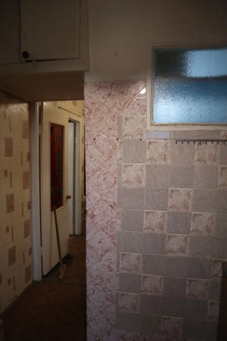 I will sell an apartment in the city center at 141 Sobornom Avenue (I