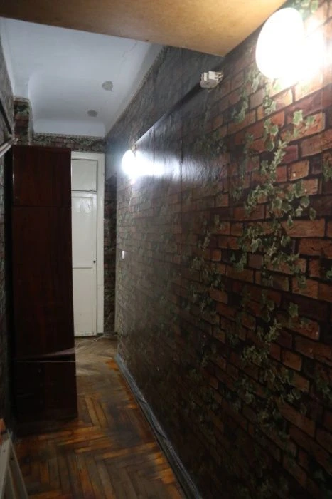 I will sell an apartment in the city center at 141 Sobornom Avenue (I