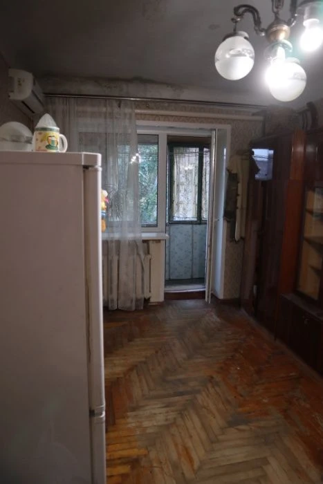 I will sell an apartment in the city center at 141 Sobornom Avenue (I
