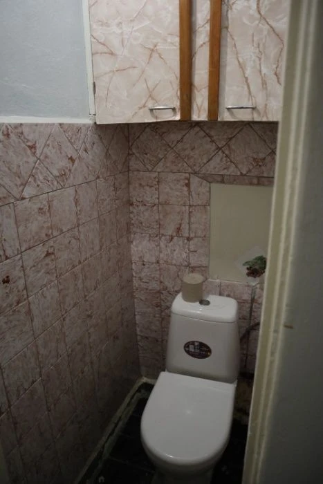 I will sell an apartment in the city center at 141 Sobornom Avenue (I
