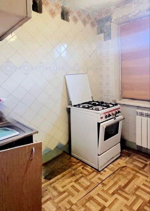 D1L Продам 3 кімнатну квартиру 62 м2, вул. Нескорених, 33Е.