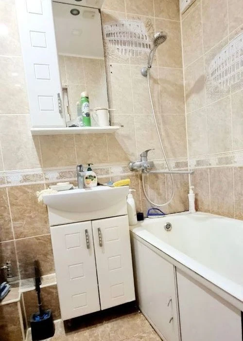 D1L Продам 3 кімнатну квартиру 62 м2, вул. Нескорених, 33Е.