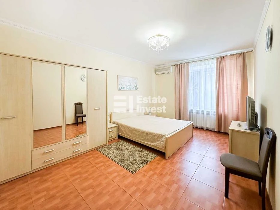 Продам 2 кімн. квартиру по вул. Григорія Сковороди, 67.