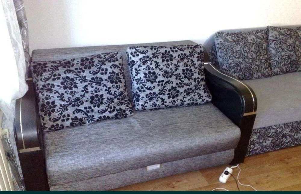 Продам гостинку с  ремонтом. Гвардейцев Щиронинцев. 39А