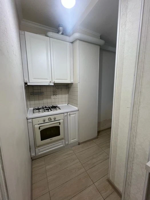 Продам СВОЮ 3-х комнатную . Метро  Научная