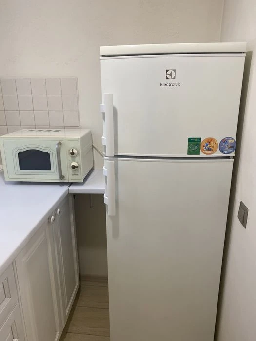 Продам СВОЮ 3-х комнатную . Метро  Научная