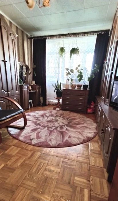 Власник!! Продам   3х комнатную квартиру возле метро холодна