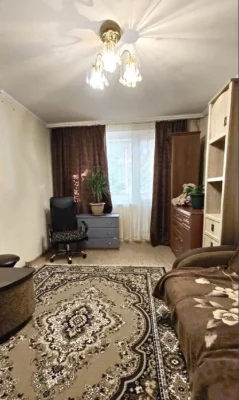 Власник!! Продам   3х комнатную квартиру возле метро холодна