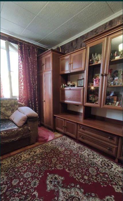 Власник!! Продам   3х комнатную квартиру возле метро холодна