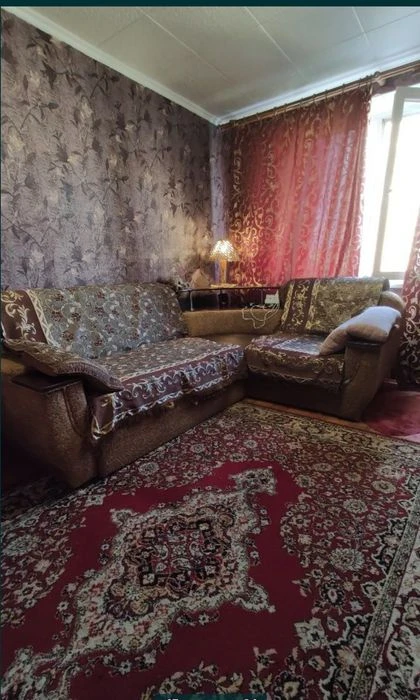 Власник!! Продам   3х комнатную квартиру возле метро холодна