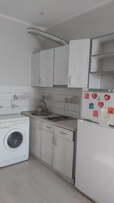 Продам квартиру- студию!!