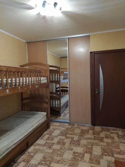 100% актуально У порога метро Студенческая!Продам 3х к. квар