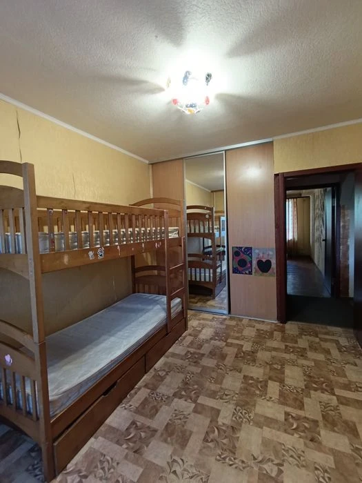 100% актуально У порога метро Студенческая!Продам 3х к. квар