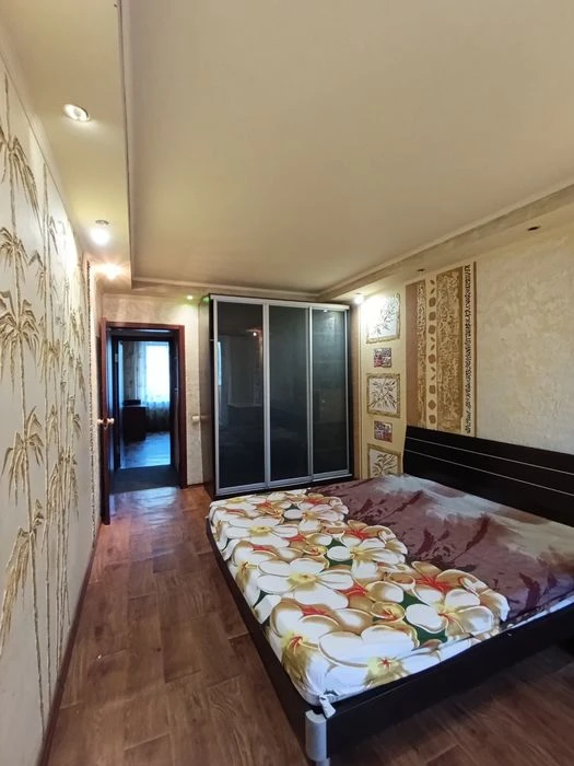 100% актуально У порога метро Студенческая!Продам 3х к. квар