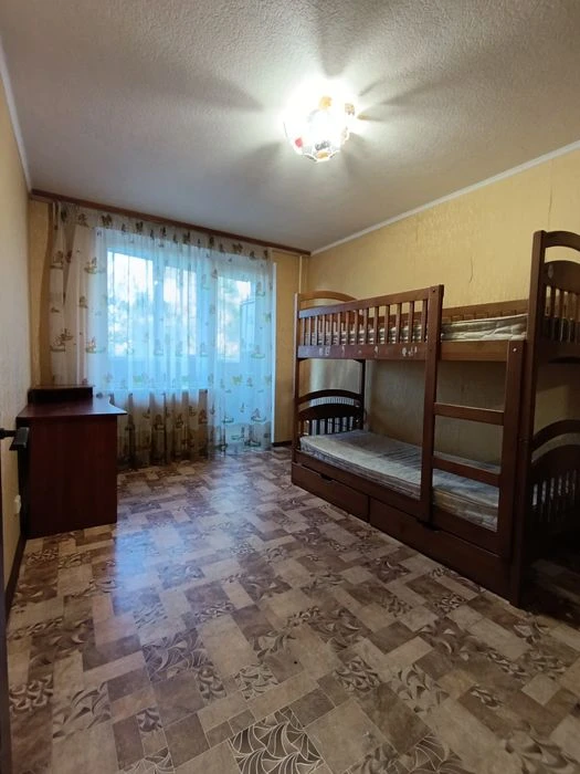 100% актуально У порога метро Студенческая!Продам 3х к. квар