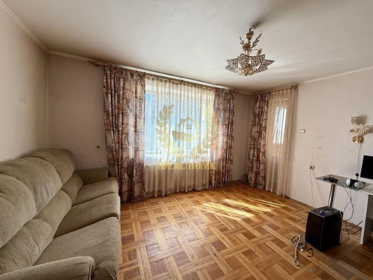 I will sell a 3-room apartment at 1B Lesya Kurbasa Avenue, Svyat