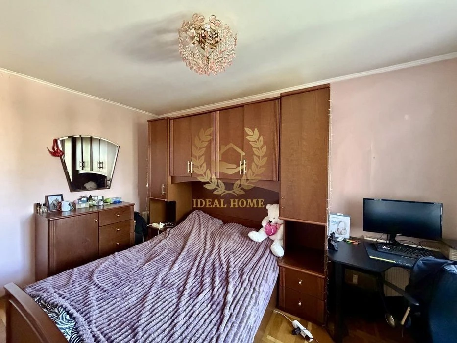 I will sell a 3-room apartment at 1B Lesya Kurbasa Avenue, Svyat