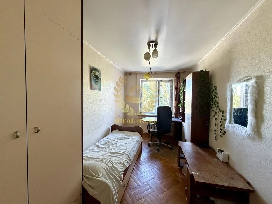 I will sell a 3-room apartment at 1B Lesya Kurbasa Avenue, Svyat