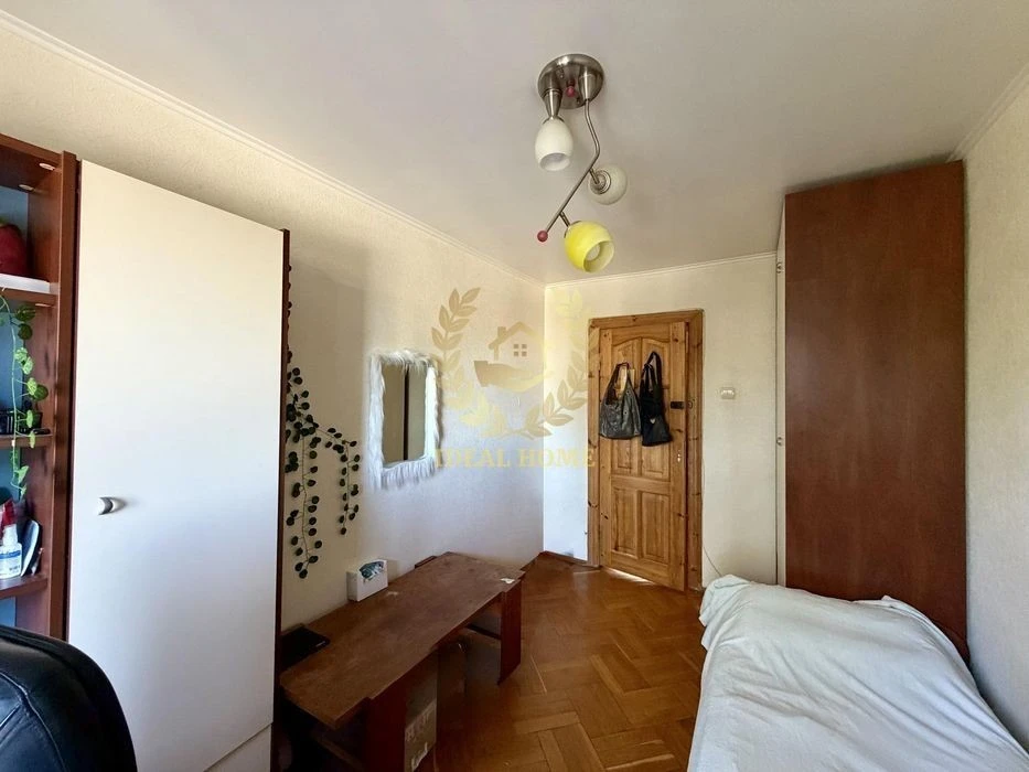 I will sell a 3-room apartment at 1B Lesya Kurbasa Avenue, Svyat