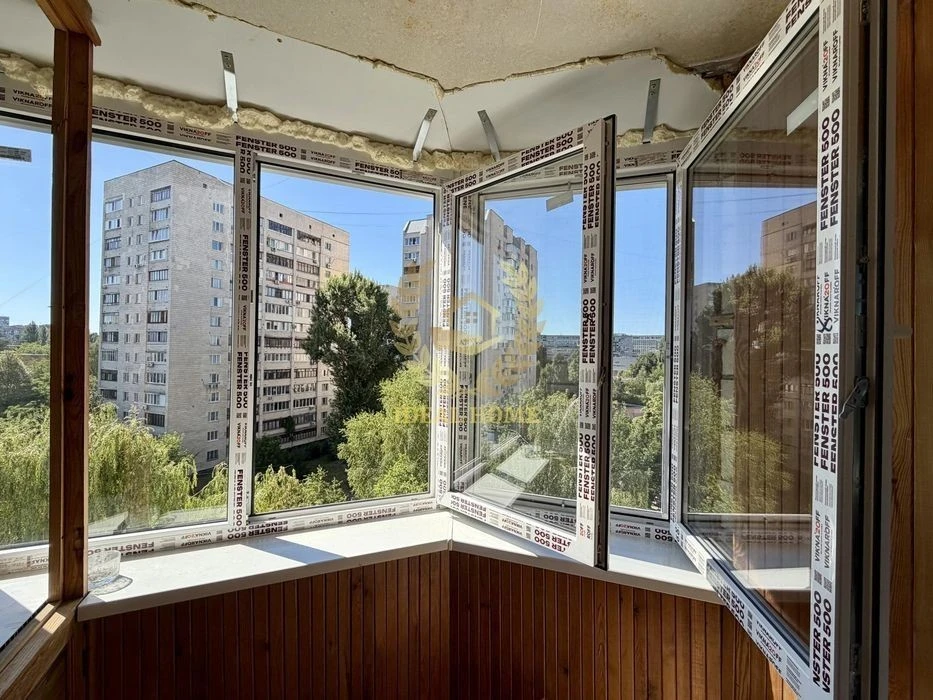 I will sell a 3-room apartment at 1B Lesya Kurbasa Avenue, Svyat