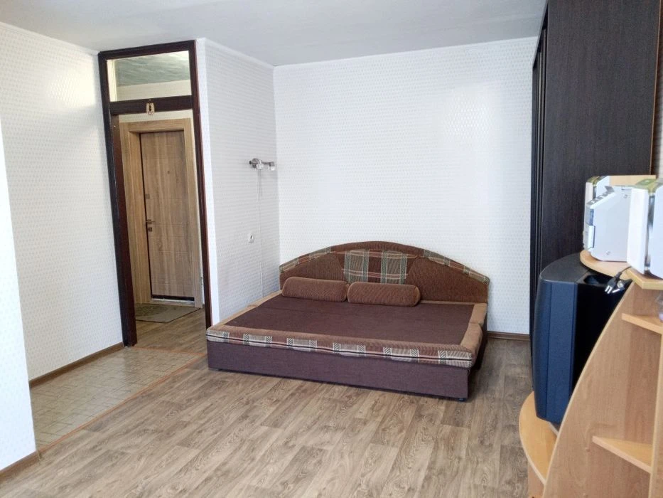 Продам 1-кімнатну квартиру в районі метро 23 серпня.