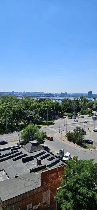Продам 2кв. ж/м Солнечный, кирпичный дом, вид на р. Днепр 60к
