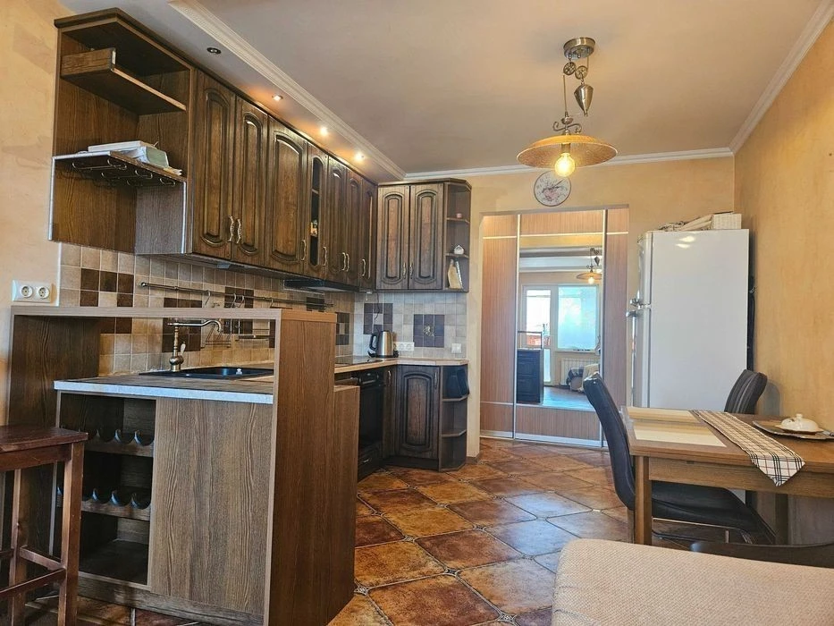 Продаж 2 кімнаної 75м євроремонт меблі техніка Виноградар пр