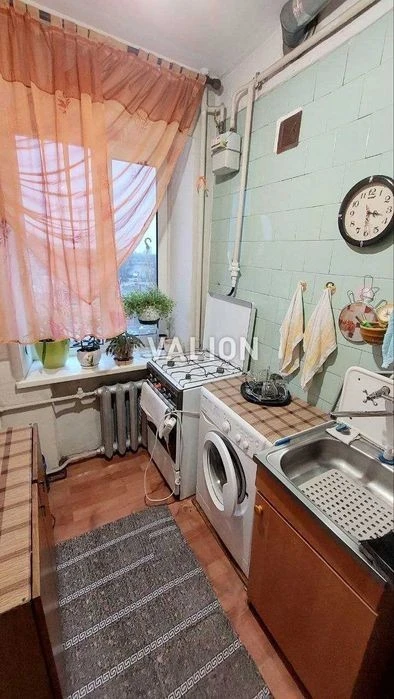 Продаж 1к квартири на вул. Набережно-Лугова 3, Подільський р
