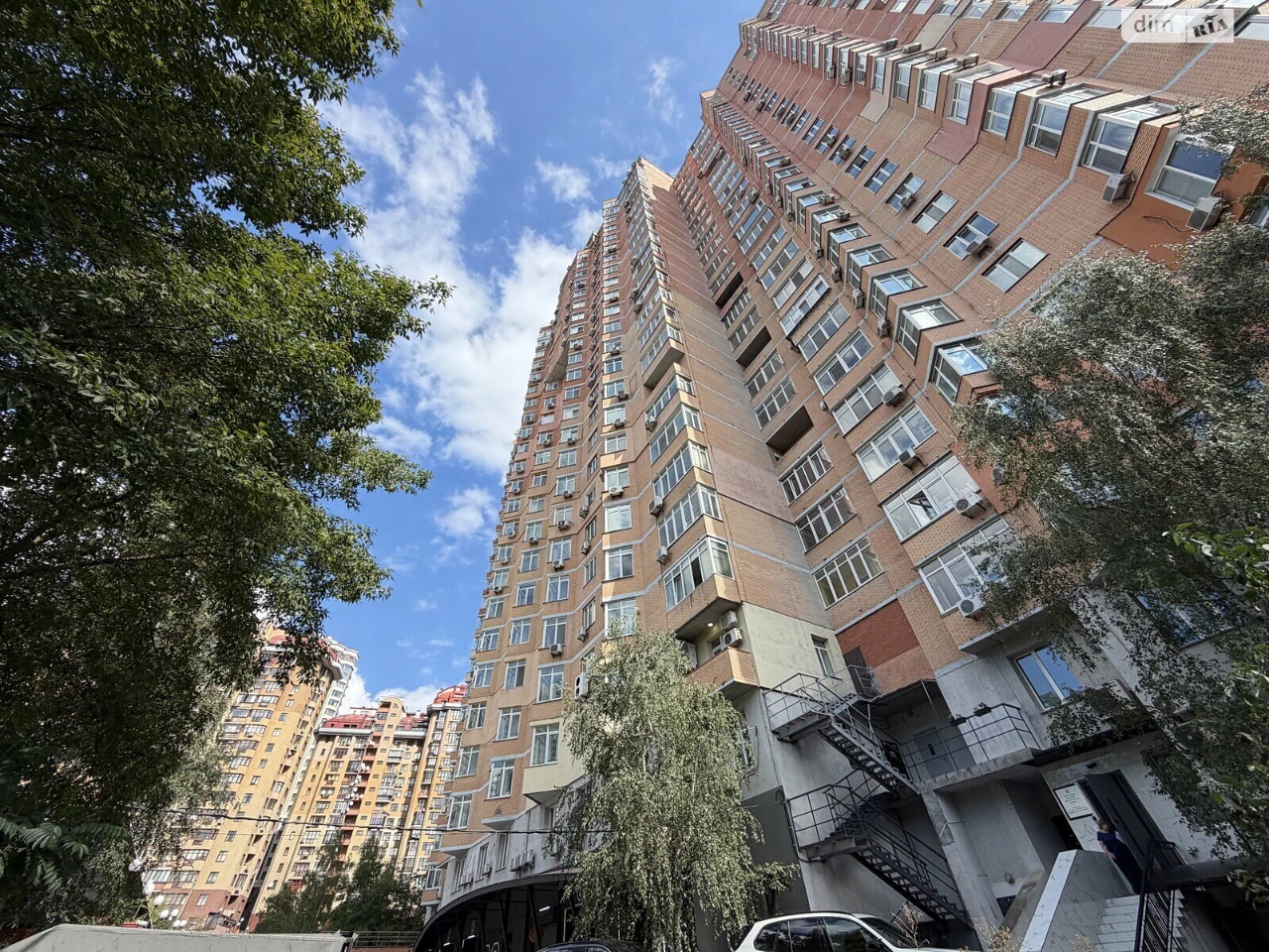 Продаж Підземний паркінг Саперне Поле