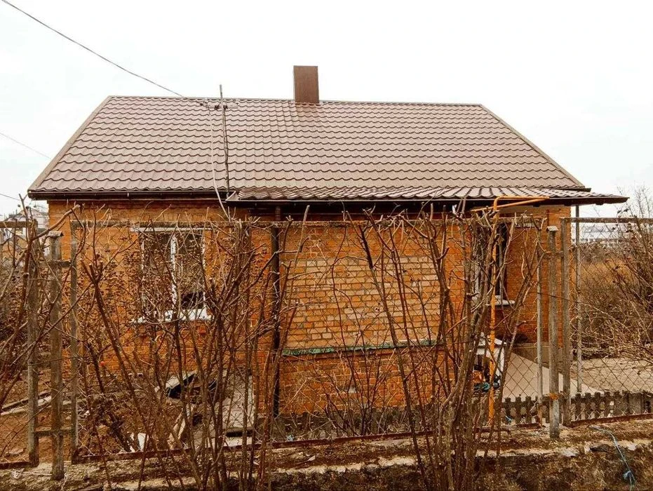 Продажа дома с двухэтажным гаражом недалеко от центра.