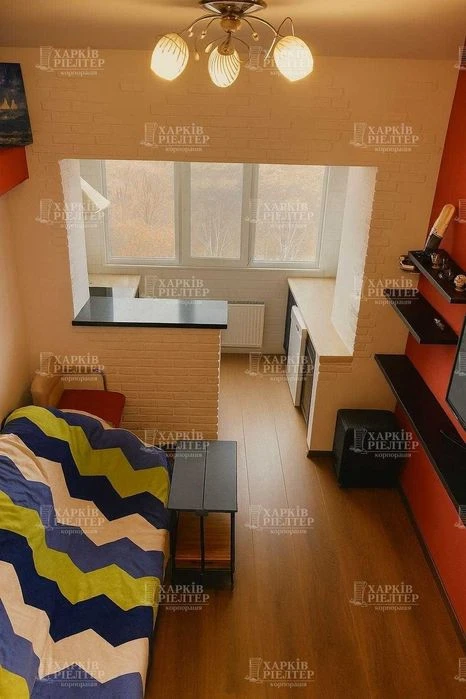 FO S4 Selling a two-level apartment on Sparrow Hills with a
