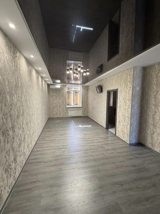 Продаж повнометражноі квартири у центрі міста