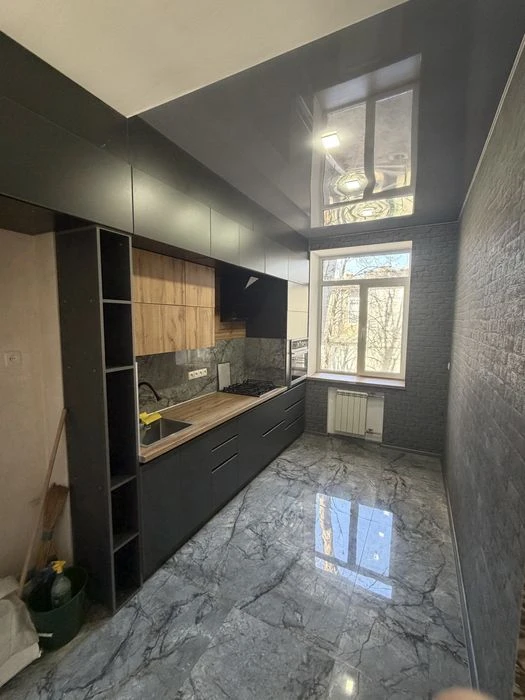 Продаж повнометражноі квартири у центрі міста