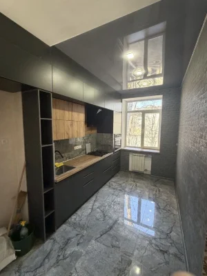Продаж повнометражноі квартири у центрі міста