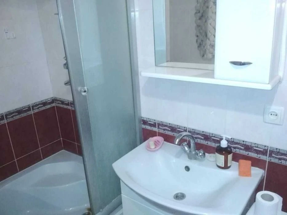 L Selling a 3-room apartment on Kholodnaya Gora