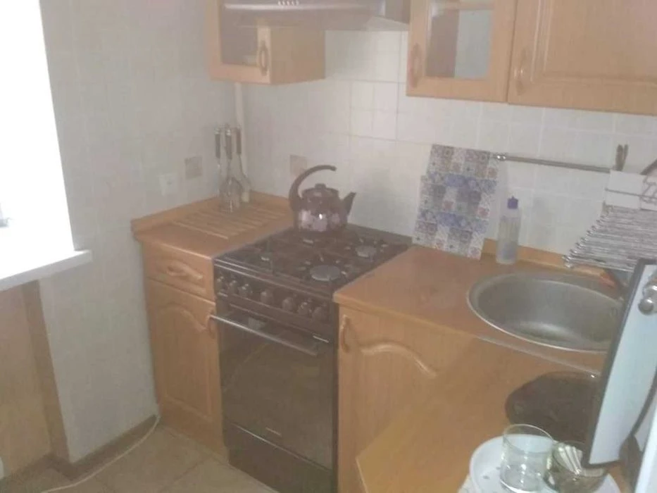 L Selling a 3-room apartment on Kholodnaya Gora