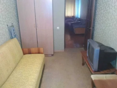 L Selling a 3-room apartment on Kholodnaya Gora