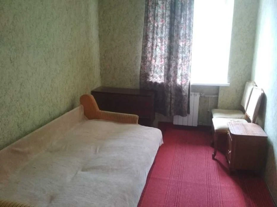 L Selling a 3-room apartment on Kholodnaya Gora
