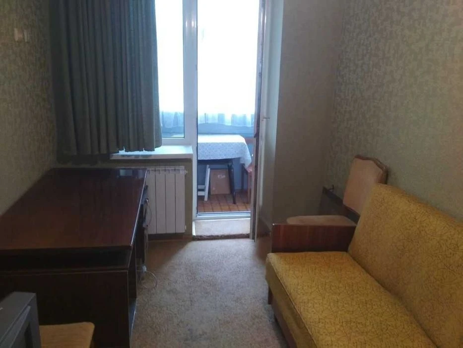 L Selling a 3-room apartment on Kholodnaya Gora