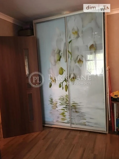 Sale of 3-room apartment 56 sq. m. on Naberezhno-Khreshchatytska Street 35