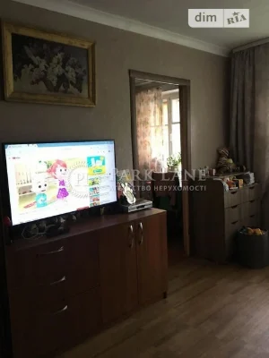 Sale of 3-room apartment 56 sq. m. on Naberezhno-Khreshchatytska Street 35