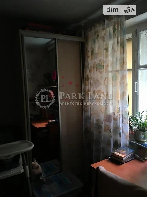 Sale of 3-room apartment 56 sq. m. on Naberezhno-Khreshchatytska Street 35