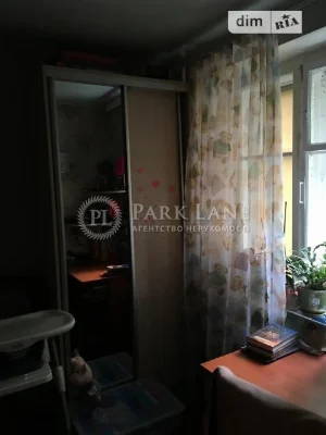 Sale of 3-room apartment 56 sq. m. on Naberezhno-Khreshchatytska Street 35