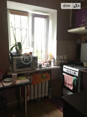 Sale of 3-room apartment 56 sq. m. on Naberezhno-Khreshchatytska Street 35