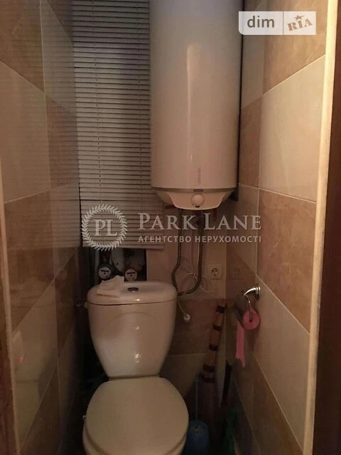 Sale of 3-room apartment 56 sq. m. on Naberezhno-Khreshchatytska Street 35
