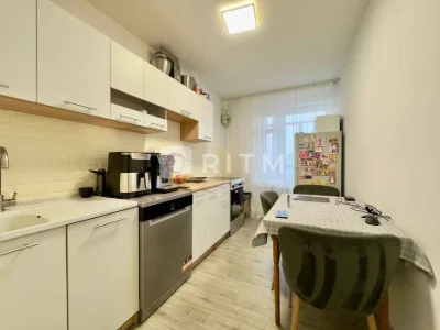 For sale 3-room apartment with renovation on Stryyska Street