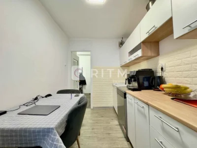 For sale 3-room apartment with renovation on Stryyska Street