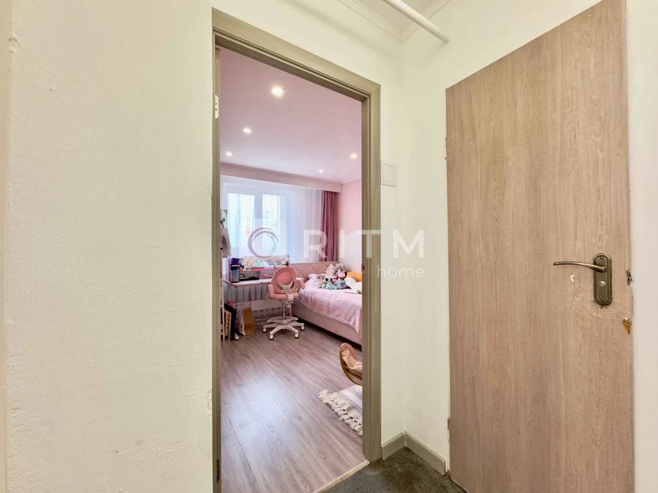 For sale 3-room apartment with renovation on Stryyska Street