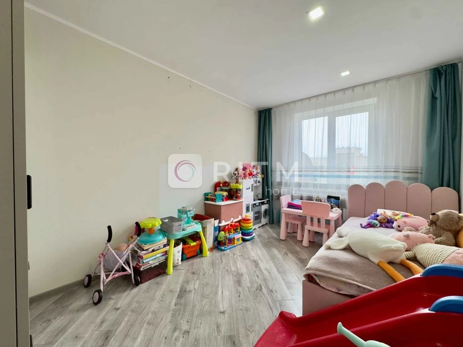 For sale 3-room apartment with renovation on Stryyska Street